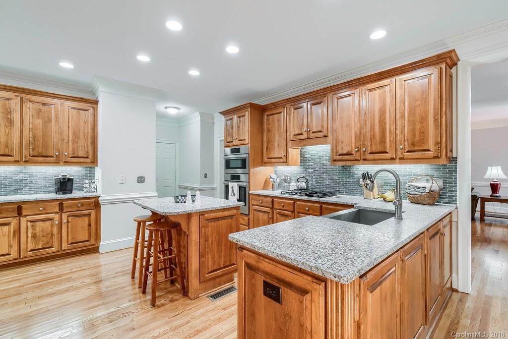 8734 Oakthorpe Drive Charlotte NC 28277