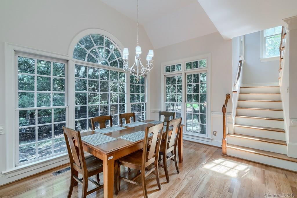8734 Oakthorpe Drive Charlotte NC 28277