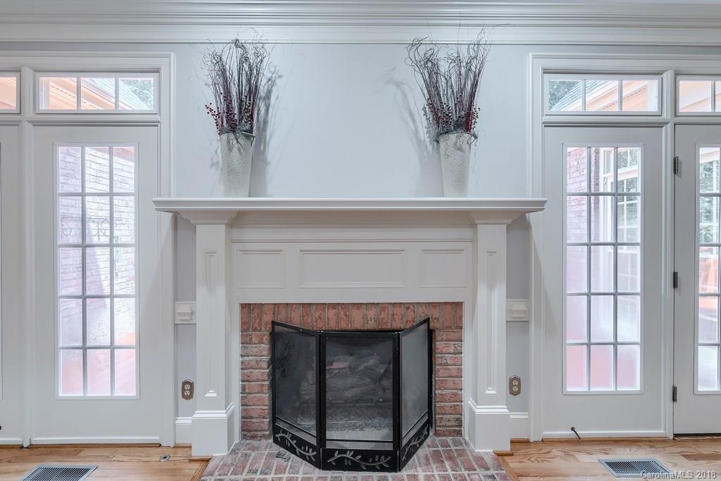 8734 Oakthorpe Drive Charlotte NC 28277