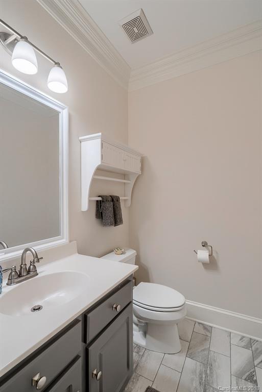 8734 Oakthorpe Drive Charlotte NC 28277