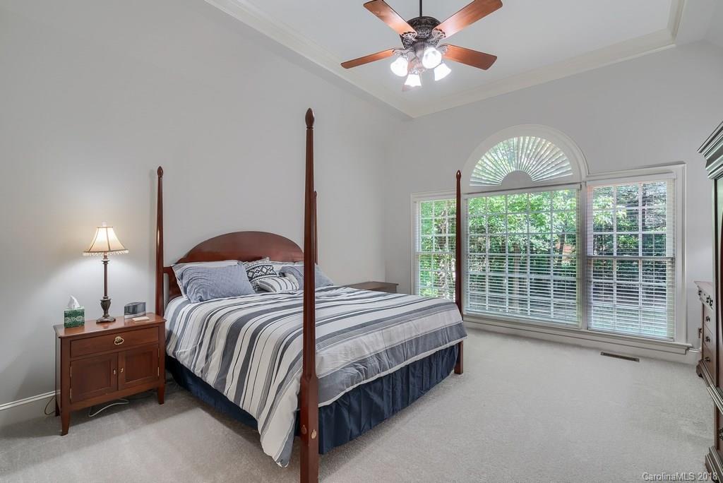 8734 Oakthorpe Drive Charlotte NC 28277