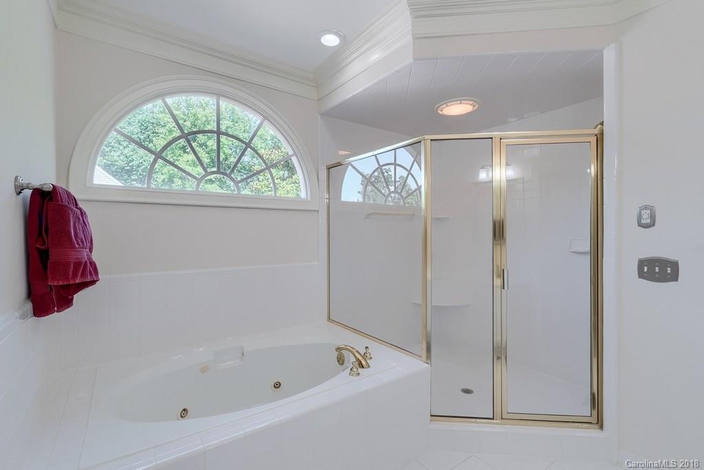 8734 Oakthorpe Drive Charlotte NC 28277