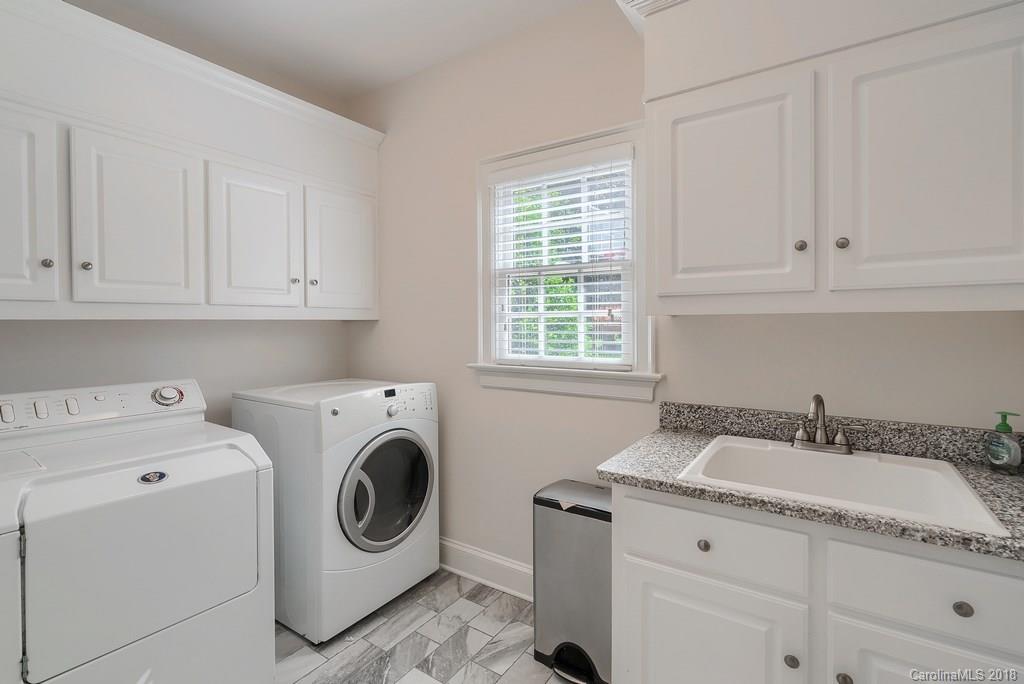 8734 Oakthorpe Drive Charlotte NC 28277