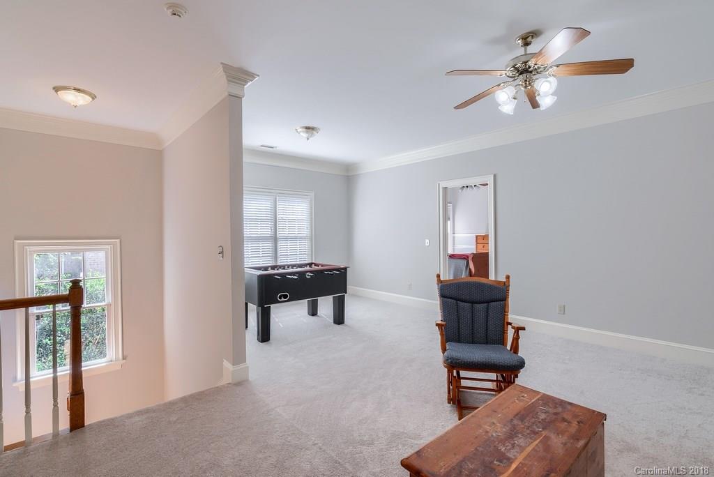 8734 Oakthorpe Drive Charlotte NC 28277