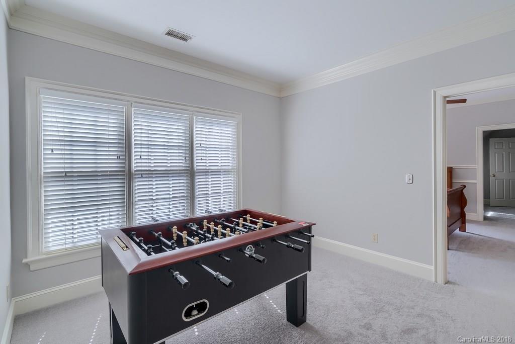 8734 Oakthorpe Drive Charlotte NC 28277