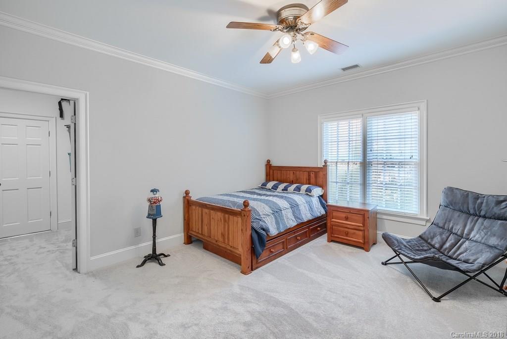 8734 Oakthorpe Drive Charlotte NC 28277