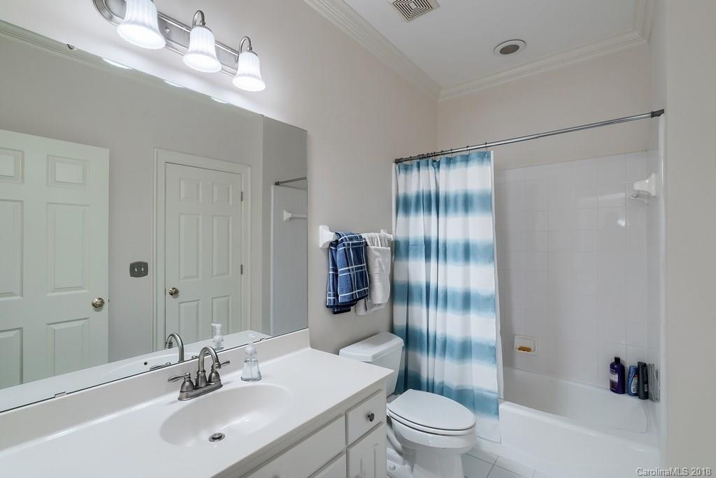 8734 Oakthorpe Drive Charlotte NC 28277