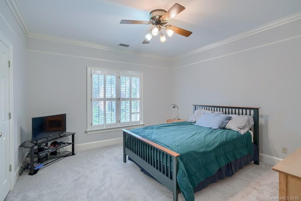 8734 Oakthorpe Drive Charlotte NC 28277
