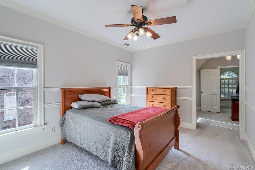 8734 Oakthorpe Drive Charlotte NC 28277