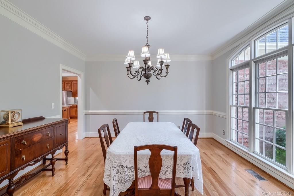 8734 Oakthorpe Drive Charlotte NC 28277