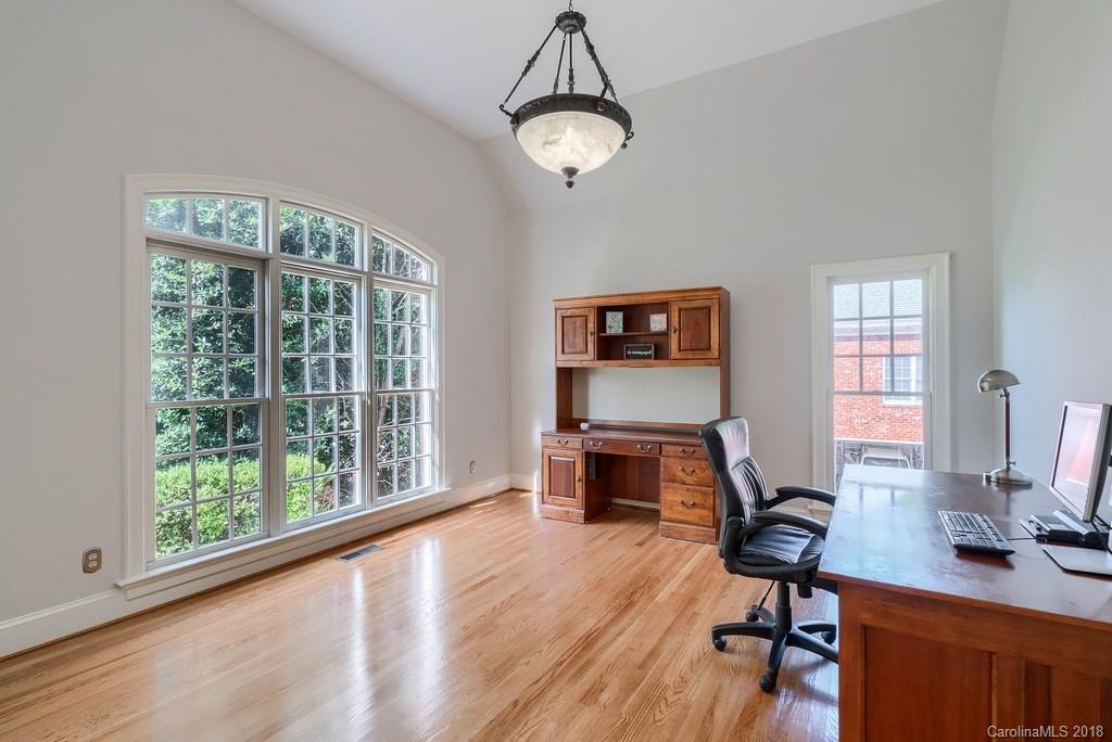 8734 Oakthorpe Drive Charlotte NC 28277
