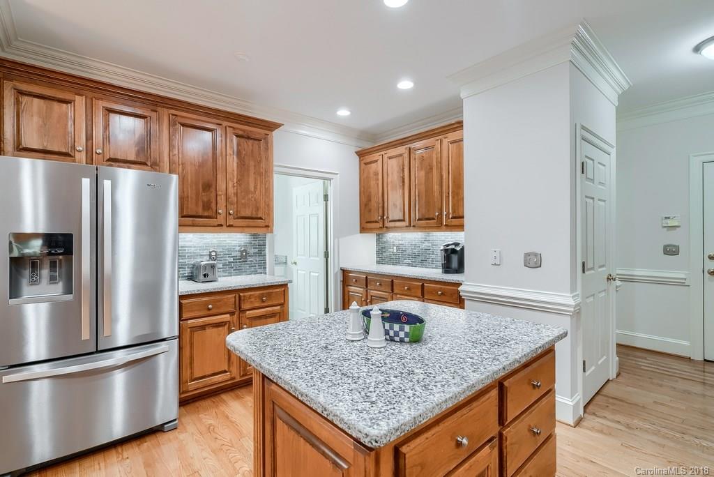 8734 Oakthorpe Drive Charlotte NC 28277