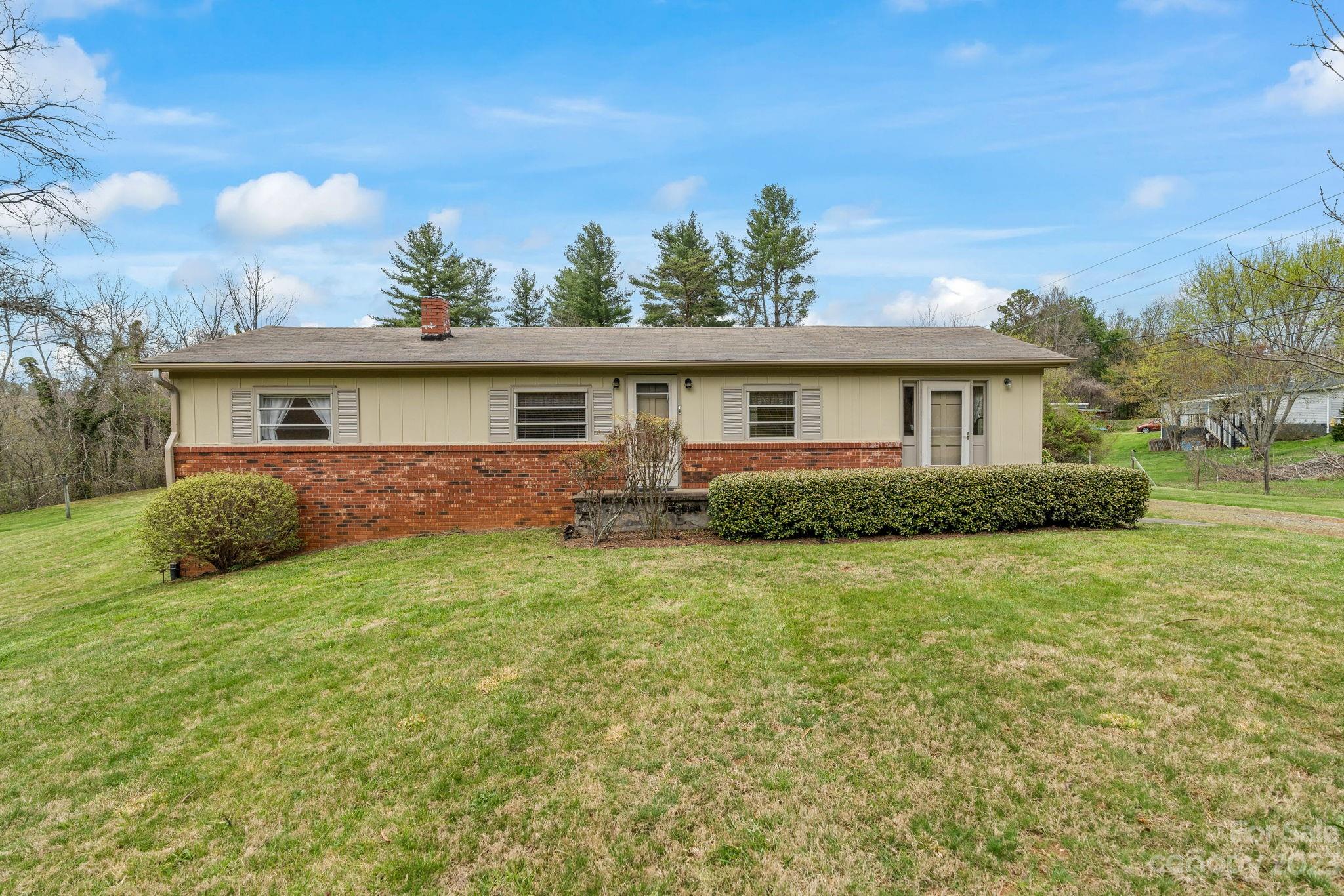 8 Robinwood Road Weaverville NC 28787