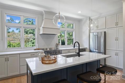 2023 Thurmond Place Charlotte NC 28205