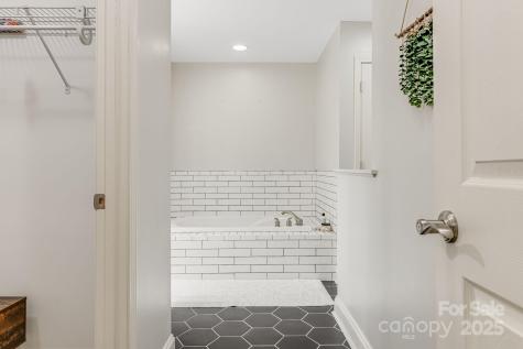 52 Kirby Road Asheville NC 28806