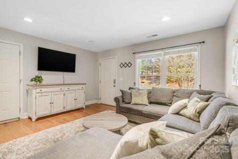 52 Kirby Road Asheville NC 28806