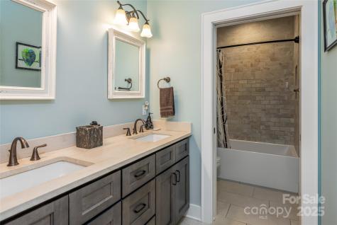 50 Hallett Court Asheville NC 28803