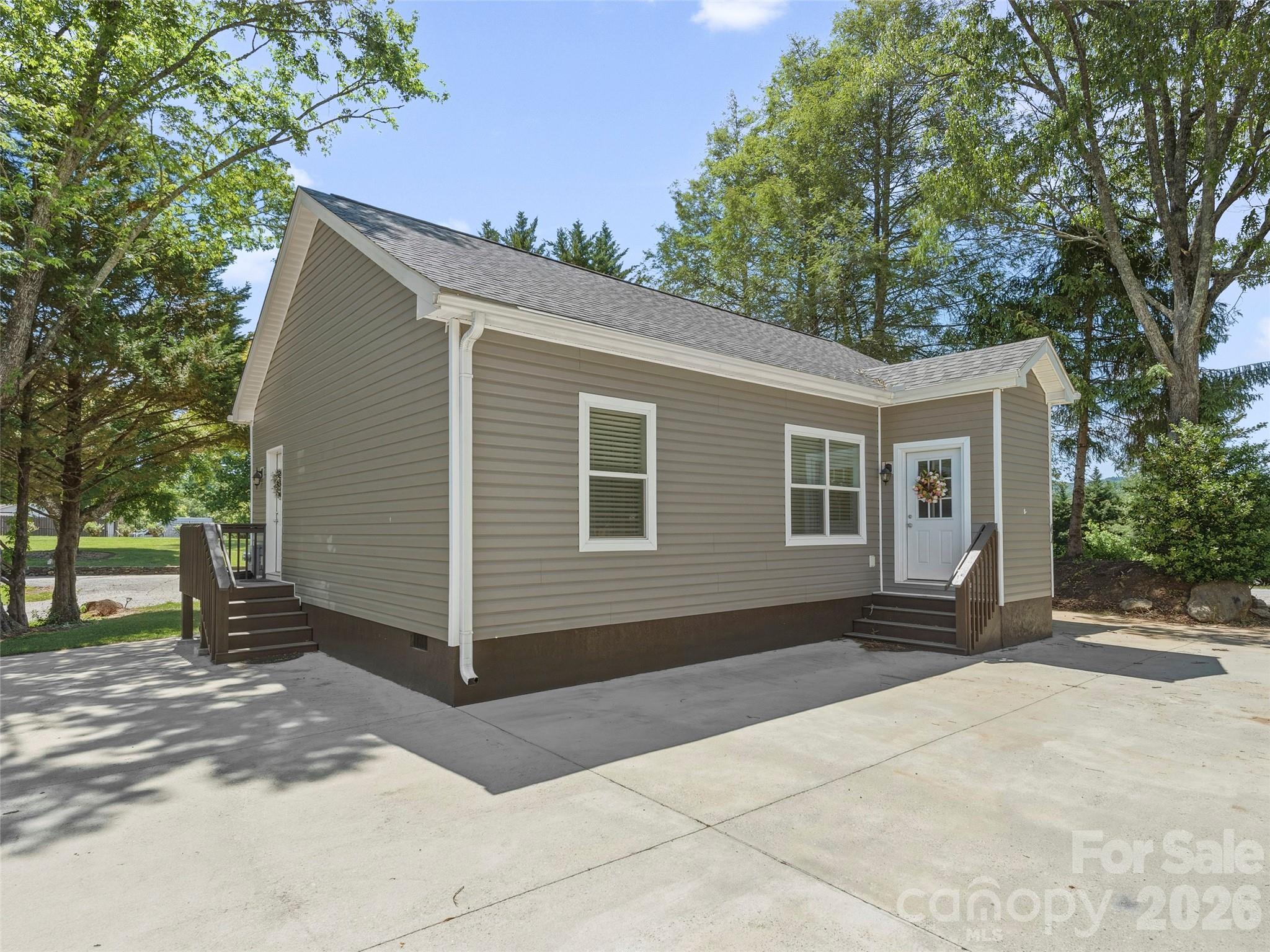 64 Drexel Road Hendersonville NC 28739