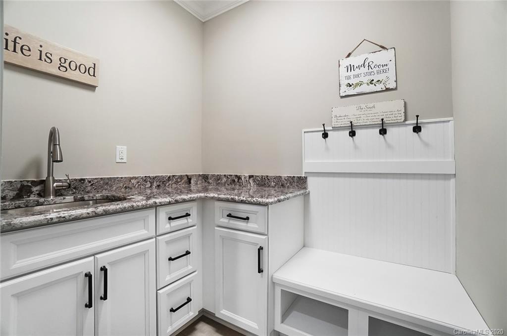 8728 Island Point Road Charlotte NC 28278