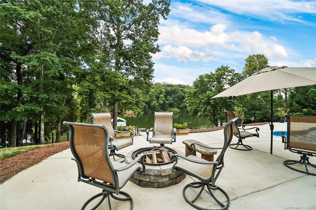 8728 Island Point Road Charlotte NC 28278
