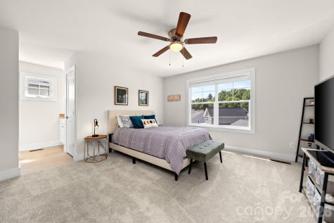 224 Oak Meadow Lane Asheville NC 28804