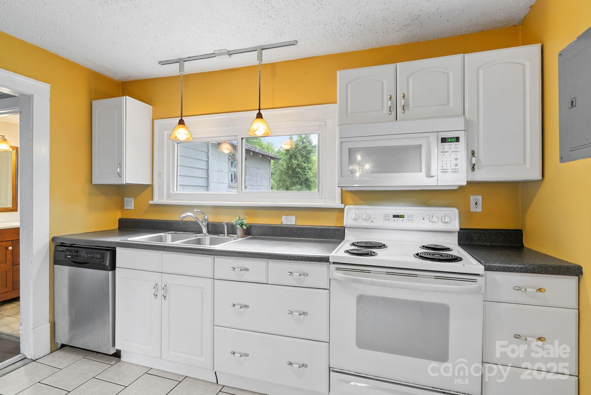 113 4th Street Black Mountain NC 28711