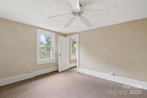 113 4th Street Black Mountain NC 28711