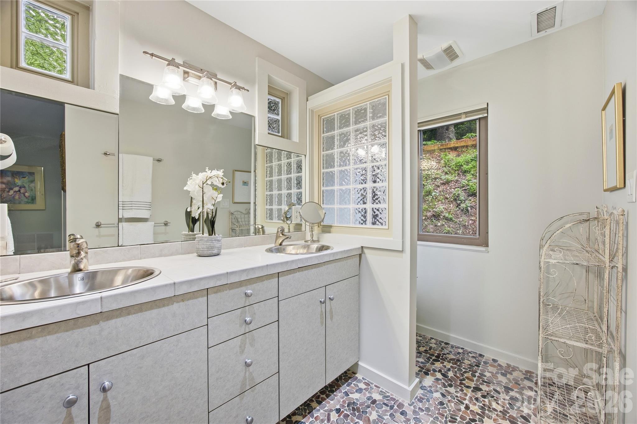 2724 Huntingtowne Farms Lane Charlotte NC 28210