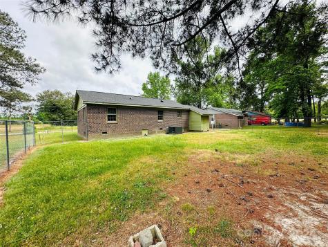 612 Drive Martin Luther King Jr Avenue Enfield NC 27823