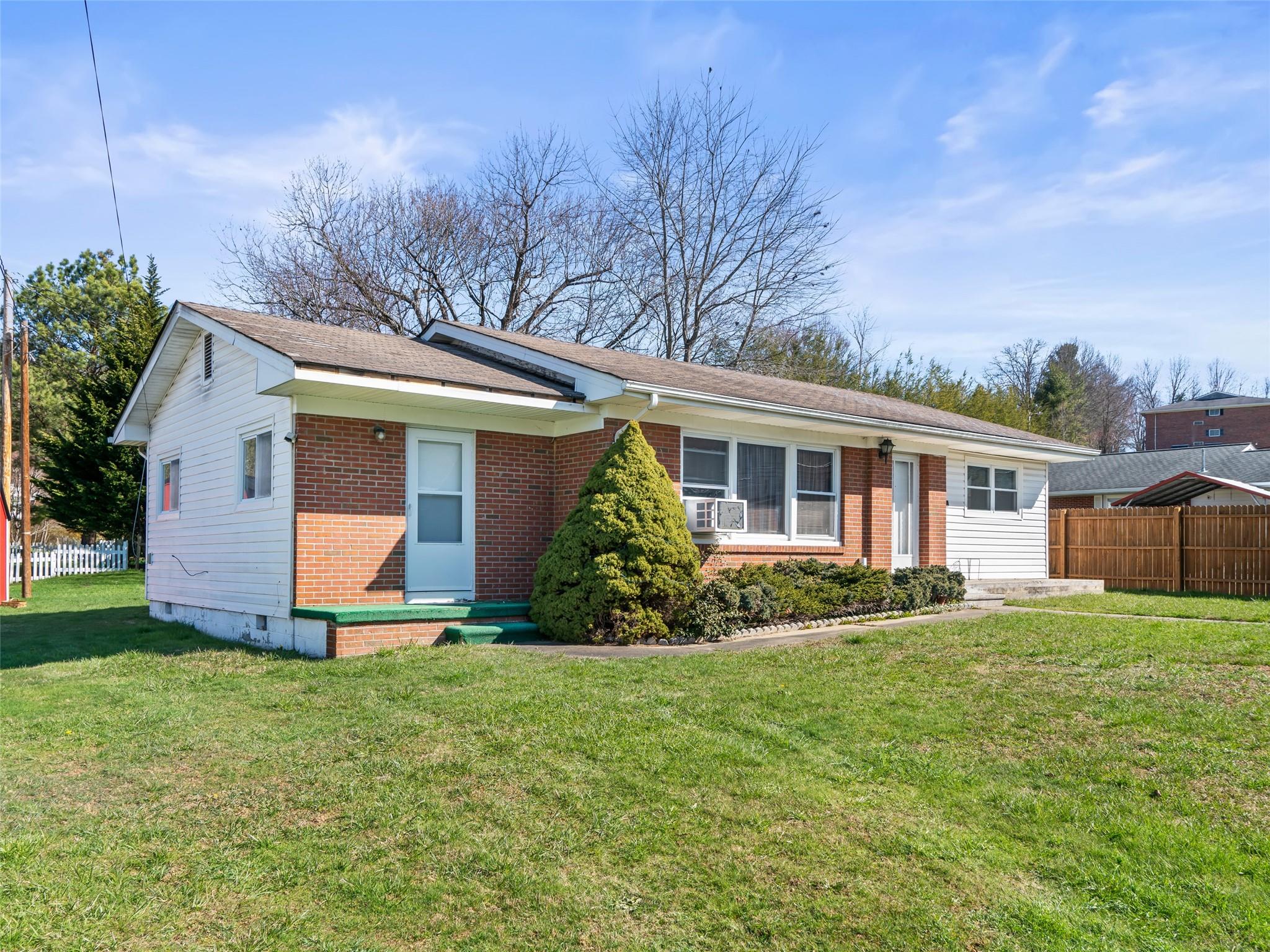 412 West Main Street Burnsville NC 28714