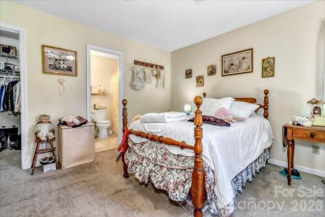 105 Amelia Drive Hendersonville NC 28792
