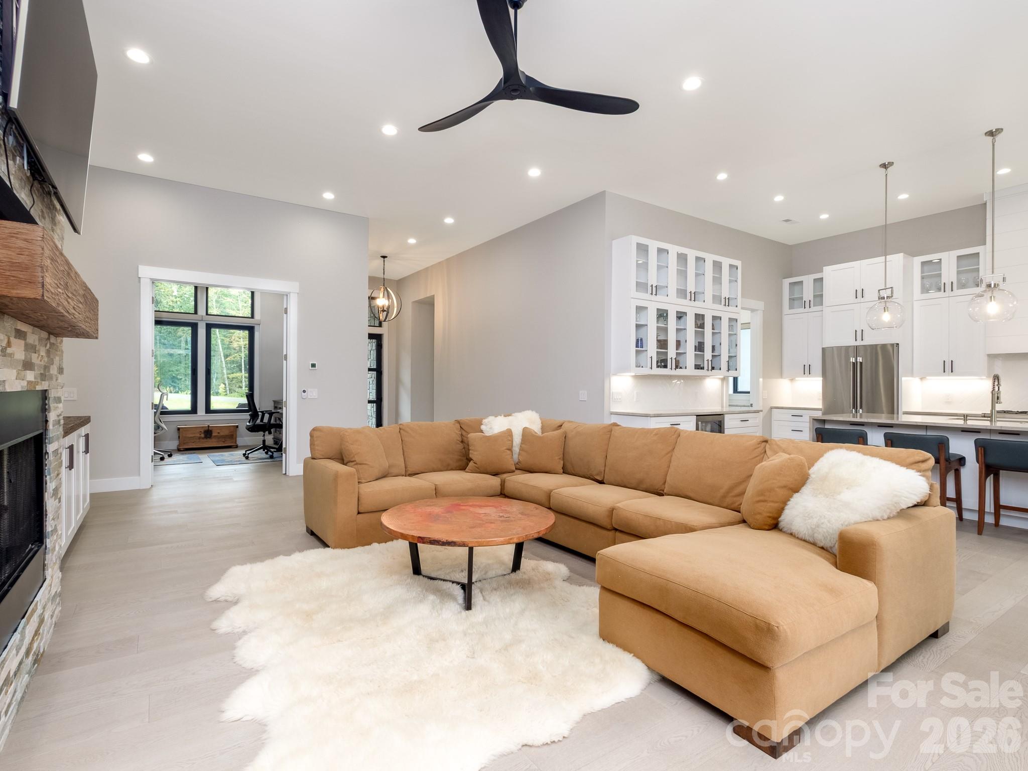 422 Ascension Valley Horse Shoe NC 28742
