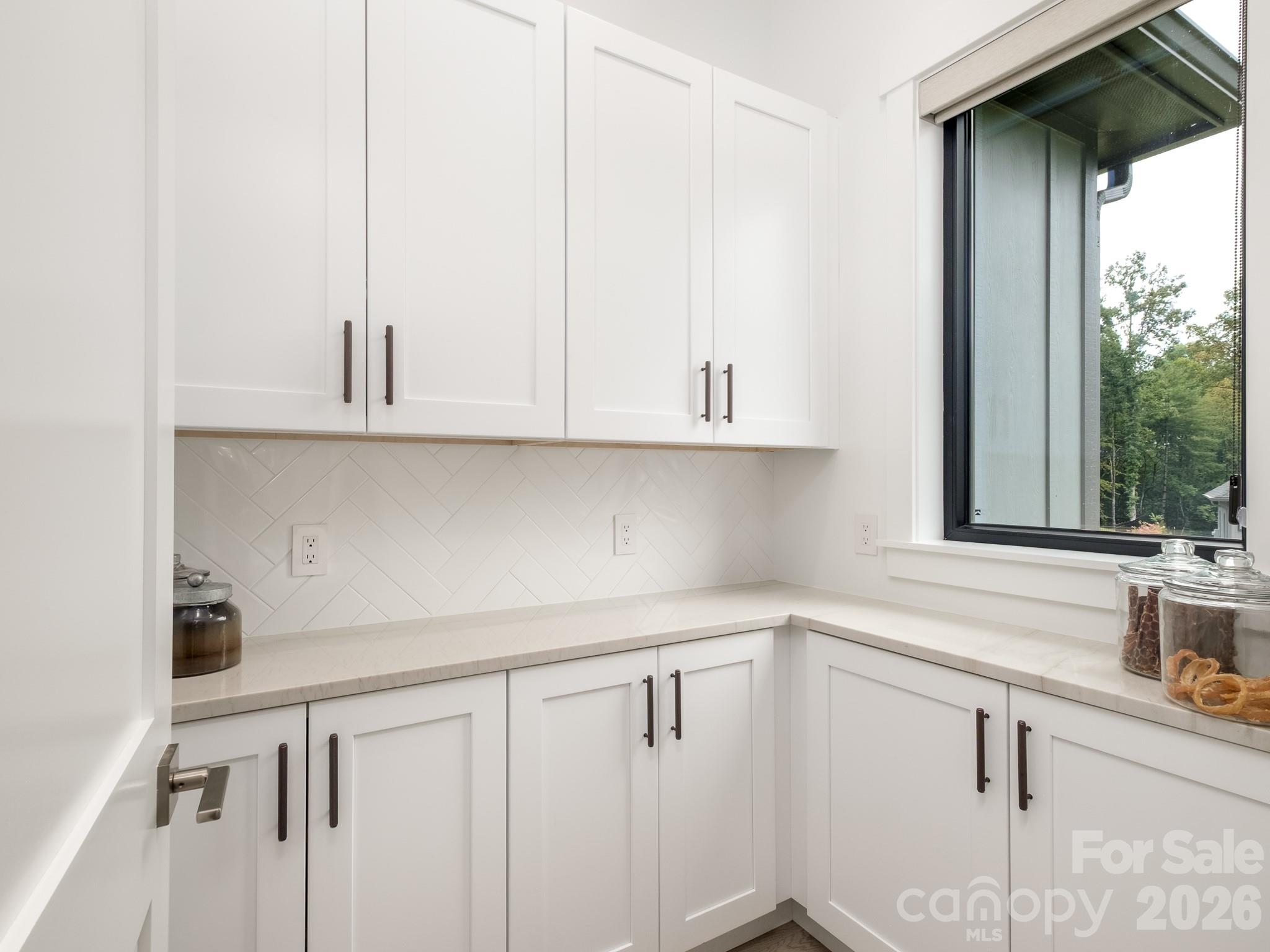 422 Ascension Valley Horse Shoe NC 28742