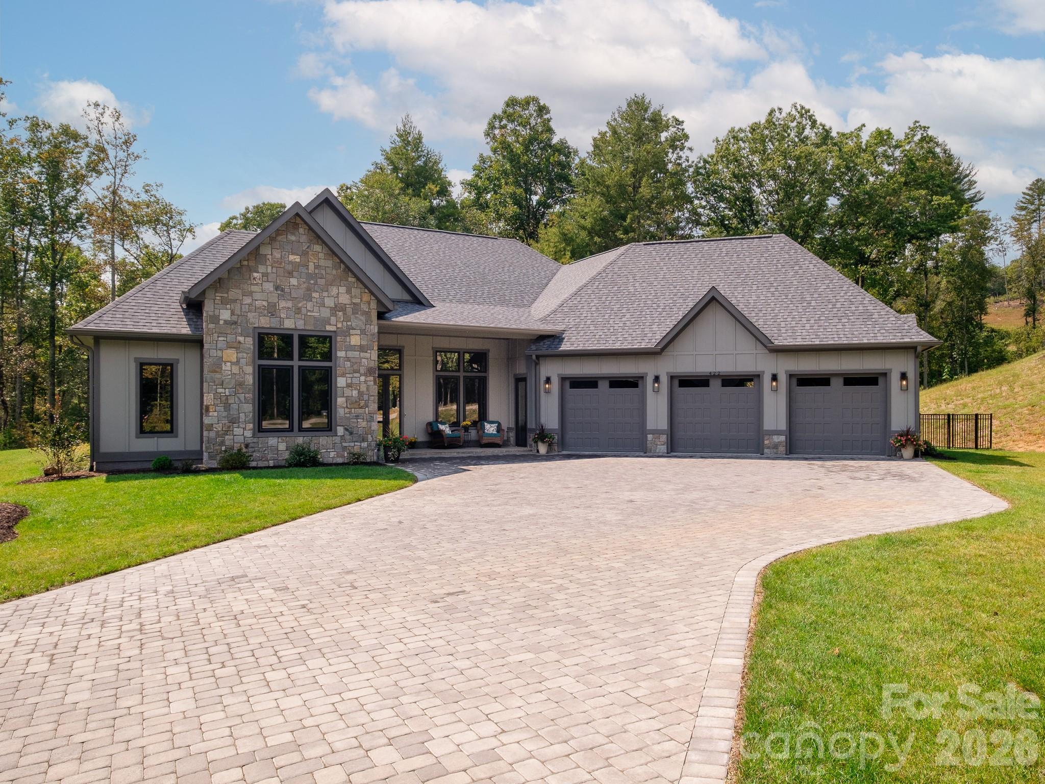 422 Ascension Valley Horse Shoe NC 28742