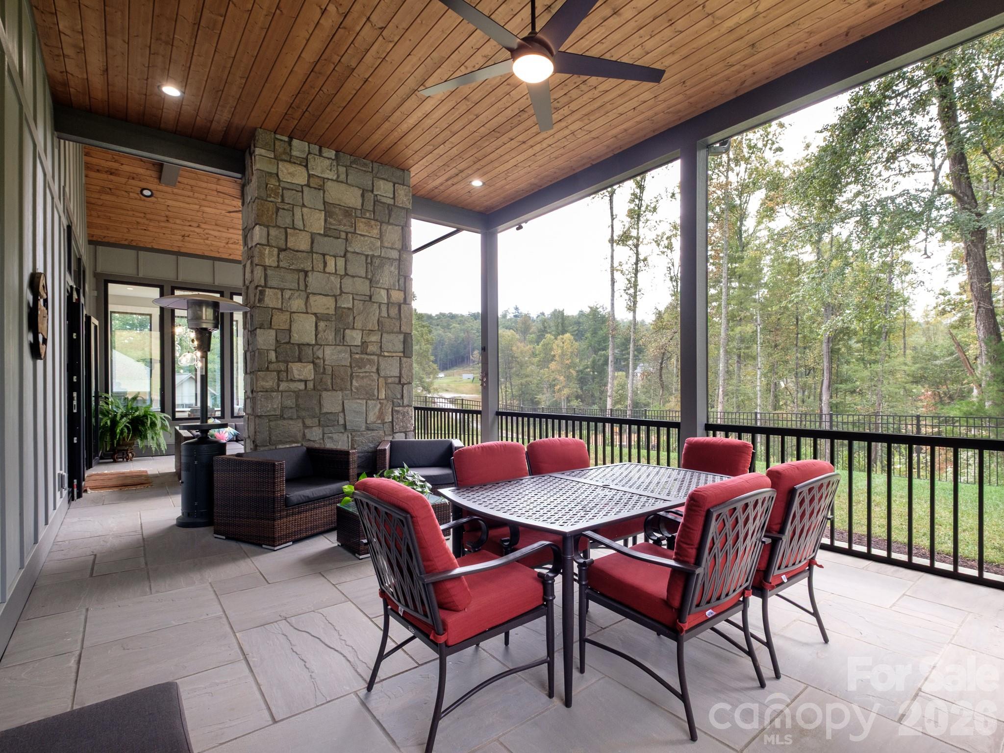 422 Ascension Valley Horse Shoe NC 28742