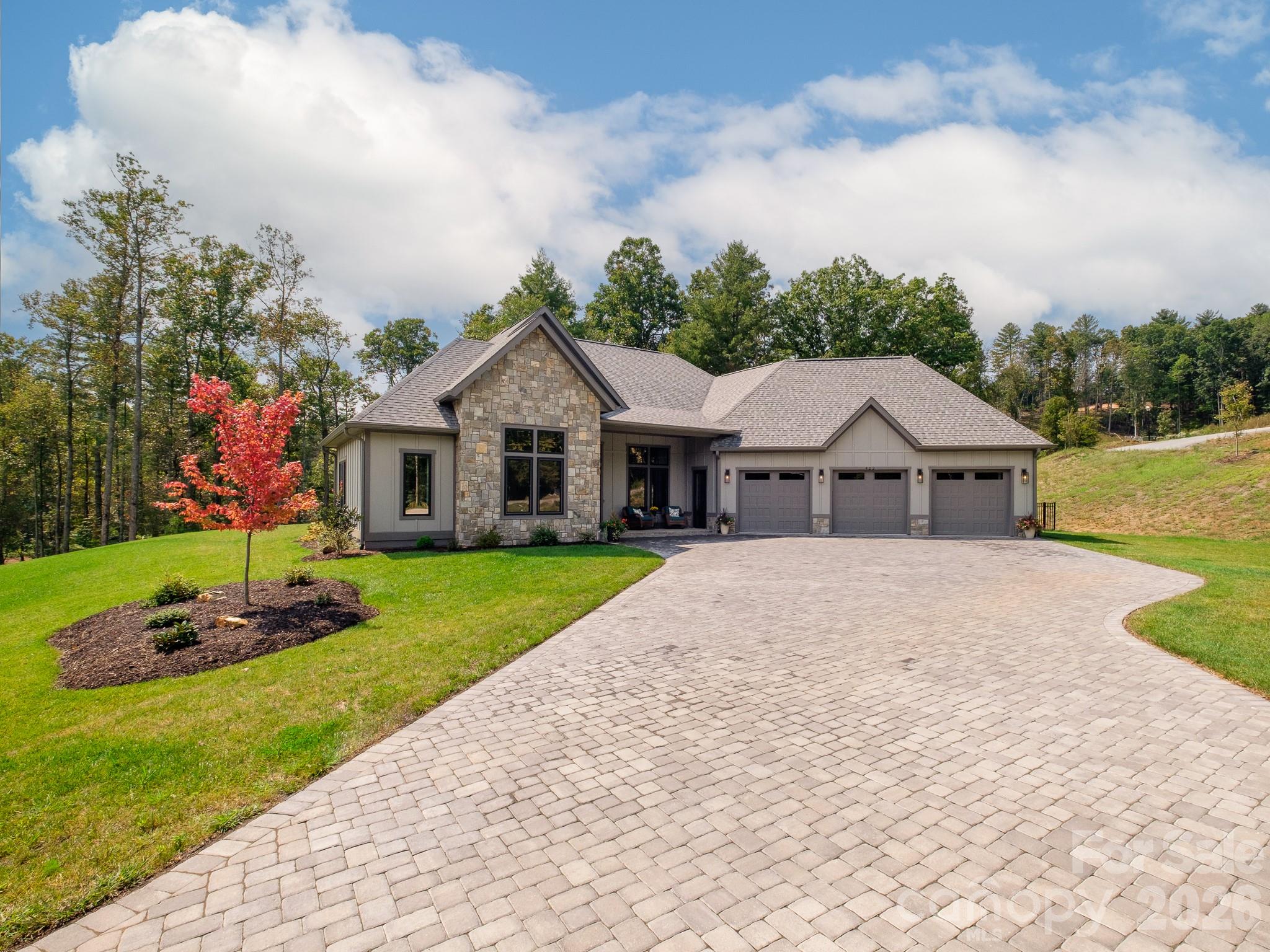 422 Ascension Valley Horse Shoe NC 28742