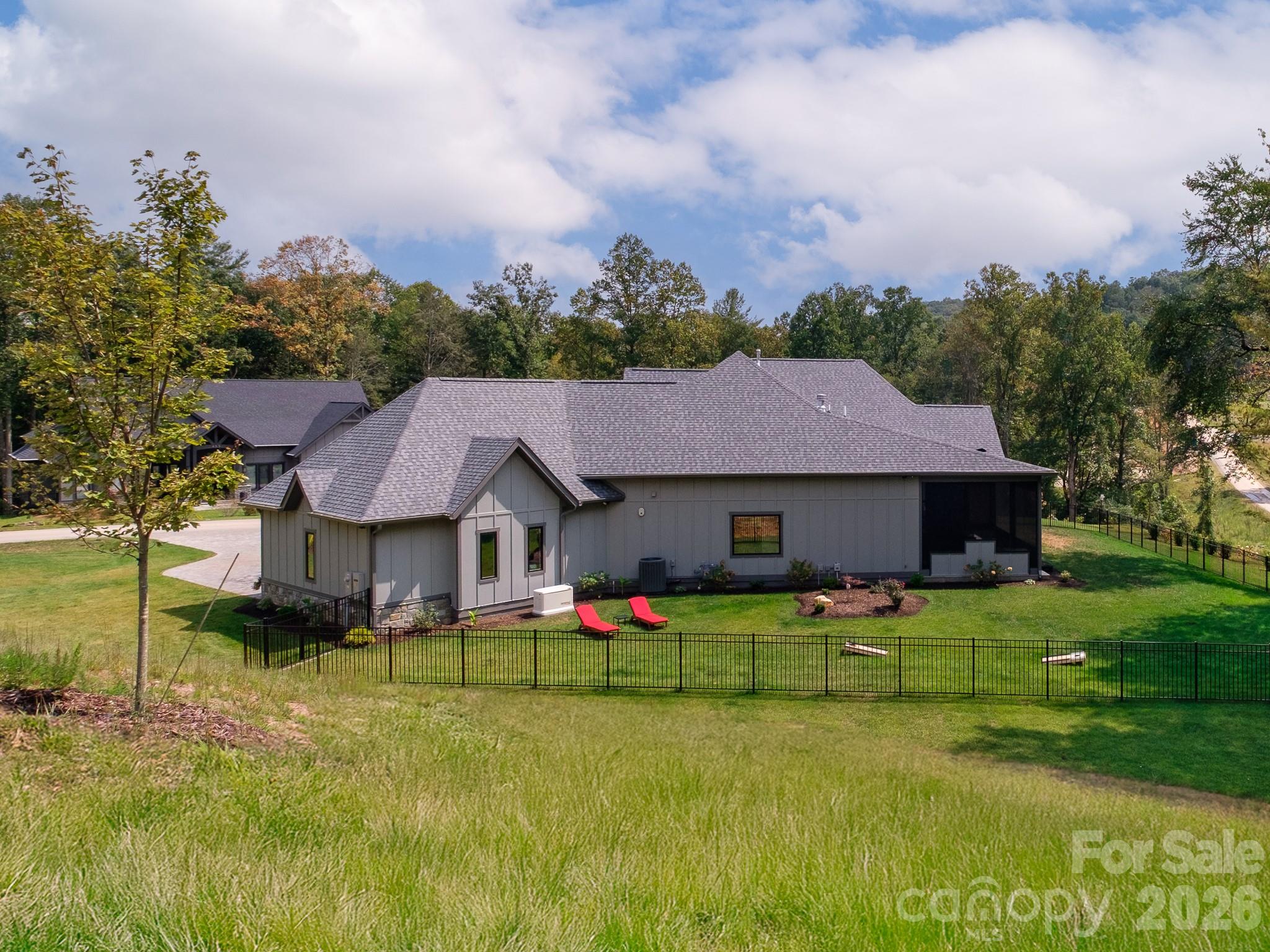 422 Ascension Valley Horse Shoe NC 28742