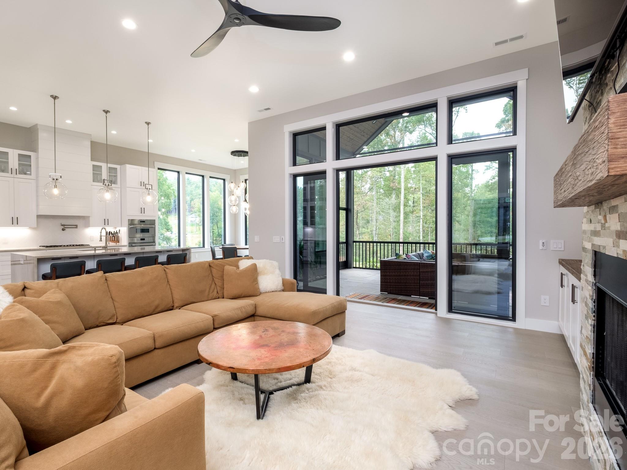 422 Ascension Valley Horse Shoe NC 28742