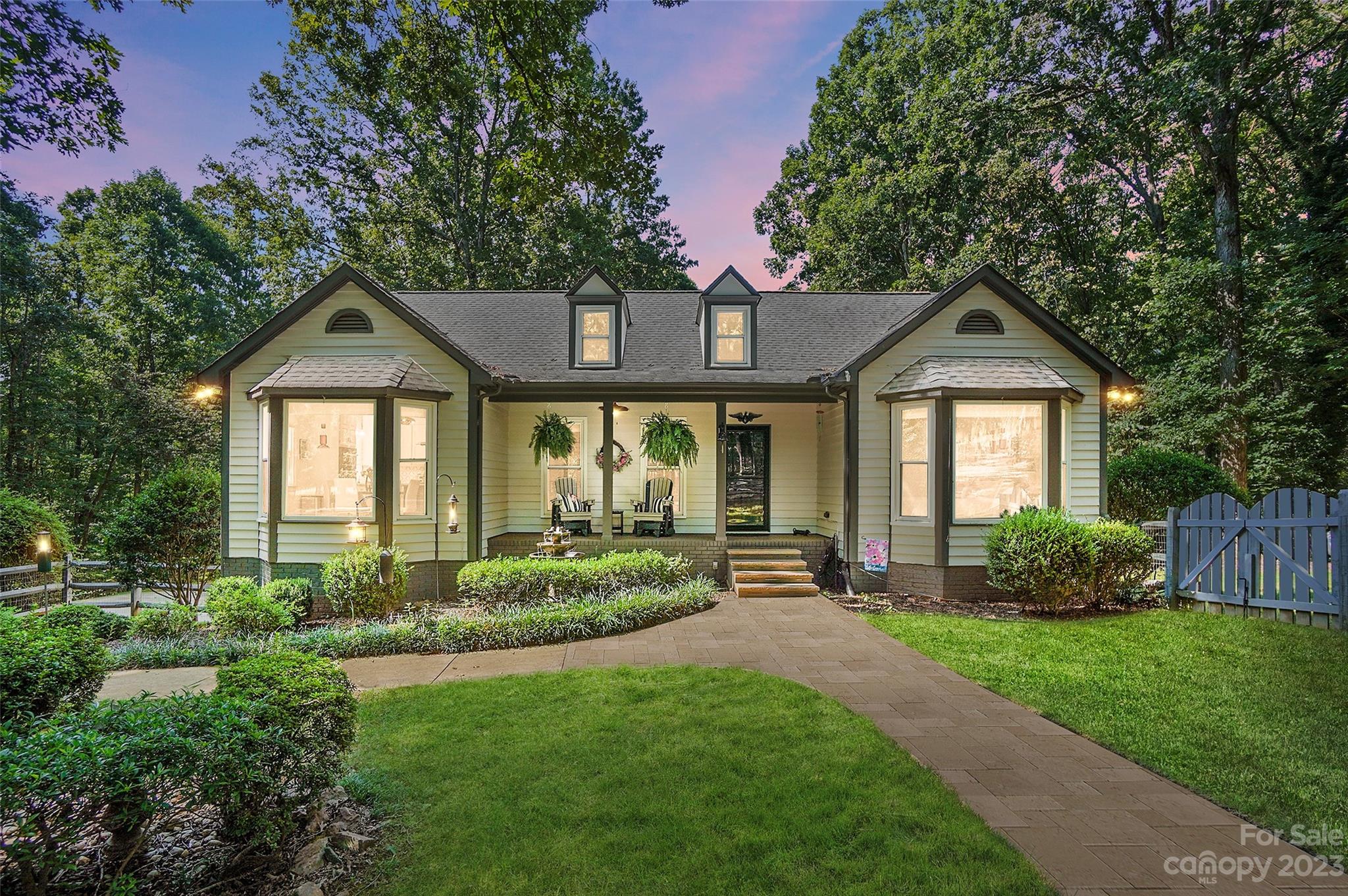 9131 N Pine Hill Lane Charlotte NC 28215