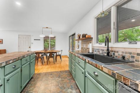 30 Hawktree Lane Waynesville NC 28786
