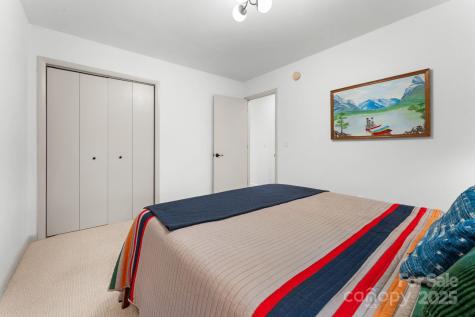 30 Hawktree Lane Waynesville NC 28786