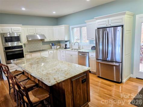 254 Ray Mine Road Burnsville NC 28714