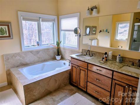 254 Ray Mine Road Burnsville NC 28714