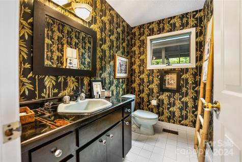 6 Manor Way Weaverville NC 28787