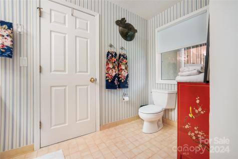 6 Manor Way Weaverville NC 28787