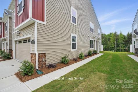 1217 Vibrant Road Charlotte NC 28215