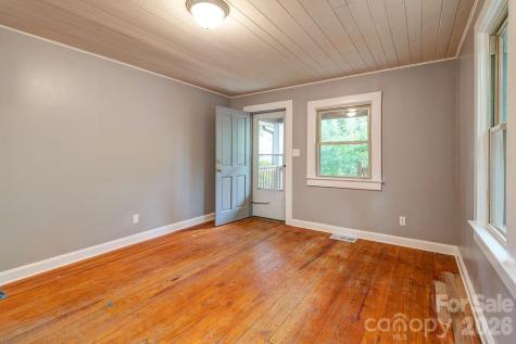 1 Narbeth Road Asheville NC 28806