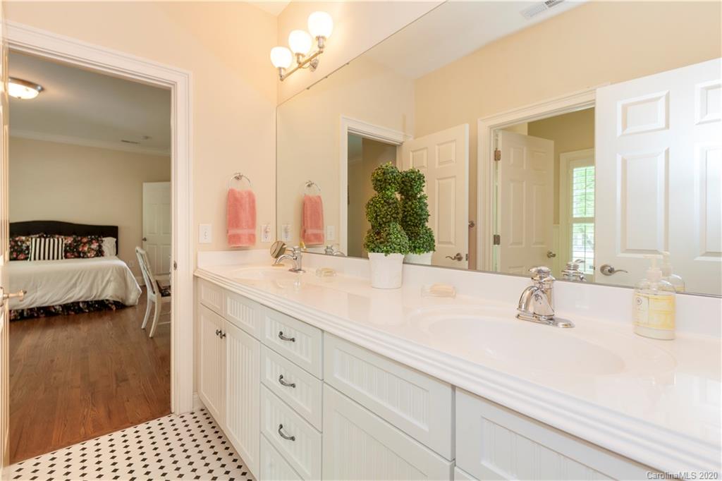 3323 Indian Meadows Lane Charlotte NC 28210