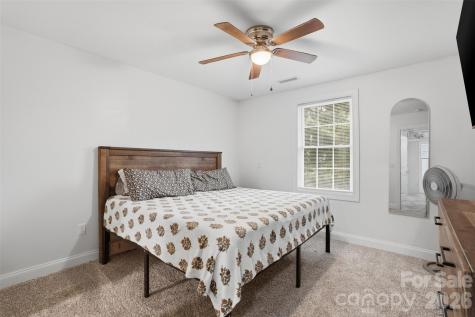 1629 Oak Leaf Drive Hickory NC 28601