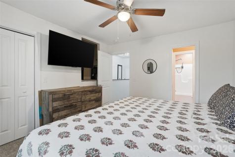 1629 Oak Leaf Drive Hickory NC 28601